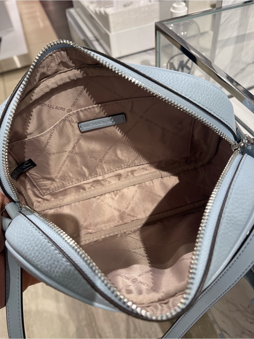 Michael Kors Jet Set Travel Lg Logo Debossed EW Camera Crossbody
Pale Ocean
NWT - Picture 11 of 16
